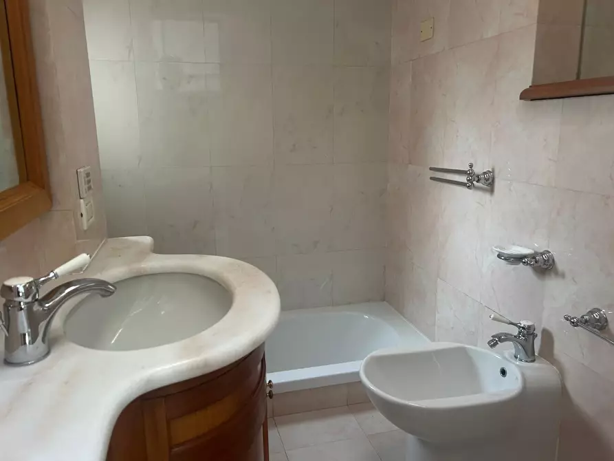 Immagine 33 di Villa in vendita  a Viareggio