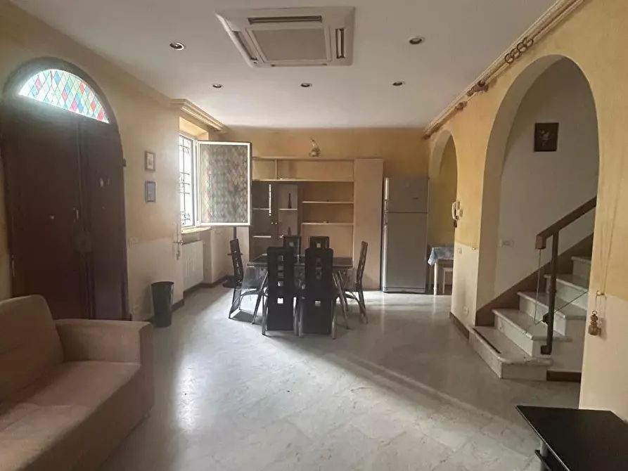 Immagine 2 di Villa in vendita  a Viareggio