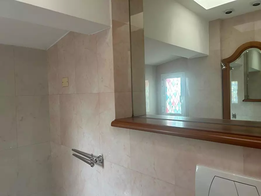 Immagine 31 di Villa in vendita  a Viareggio