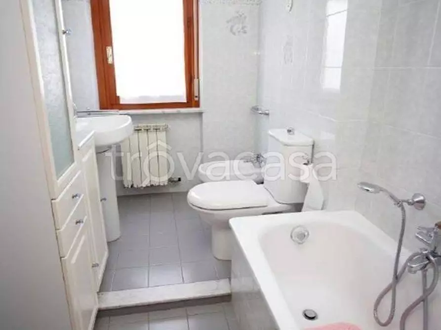 Immagine 2 di Appartamento in affitto  a Carrara
