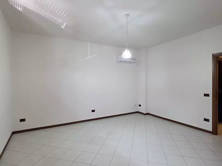 Immagine 4 di Ufficio in affitto  a Fucecchio