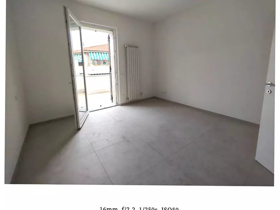 Immagine 10 di Casa trifamiliare in vendita  a Carrara