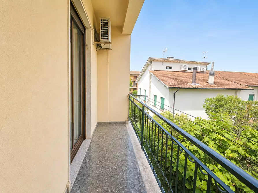 Immagine 11 di Appartamento in vendita  a Pontedera