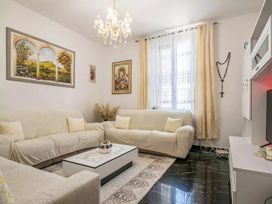 Immagine 19 di Casa indipendente in vendita  a Cascina