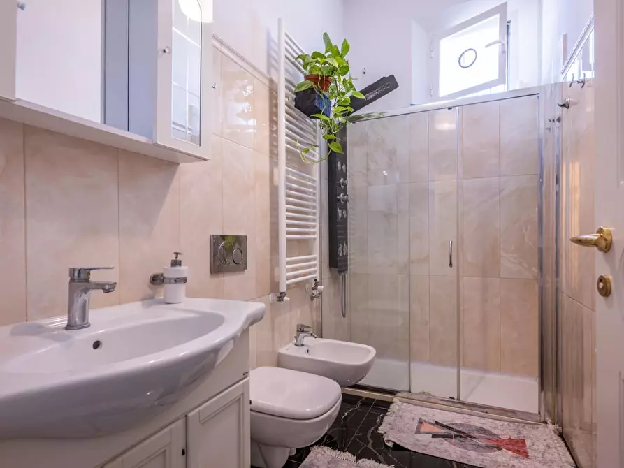 Immagine 25 di Casa indipendente in vendita  a Cascina