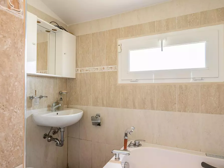 Immagine 33 di Casa indipendente in vendita  a Cascina