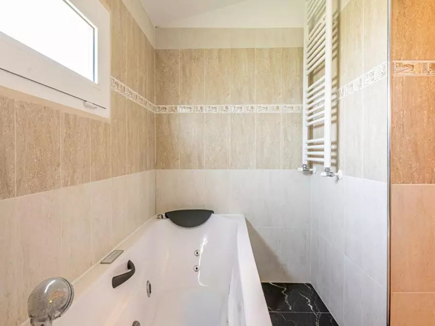 Immagine 35 di Casa indipendente in vendita  a Cascina