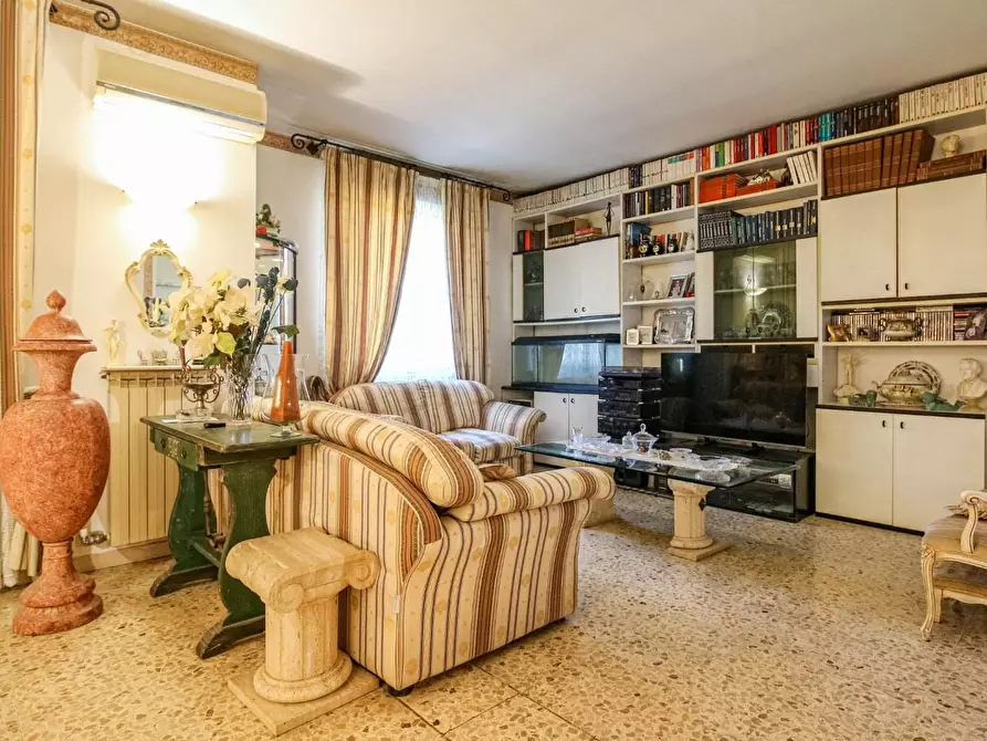 Immagine 9 di Appartamento in vendita  a Pisa
