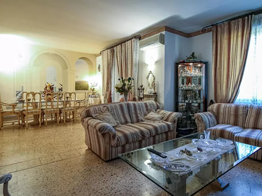 Immagine 6 di Appartamento in vendita  a Pisa