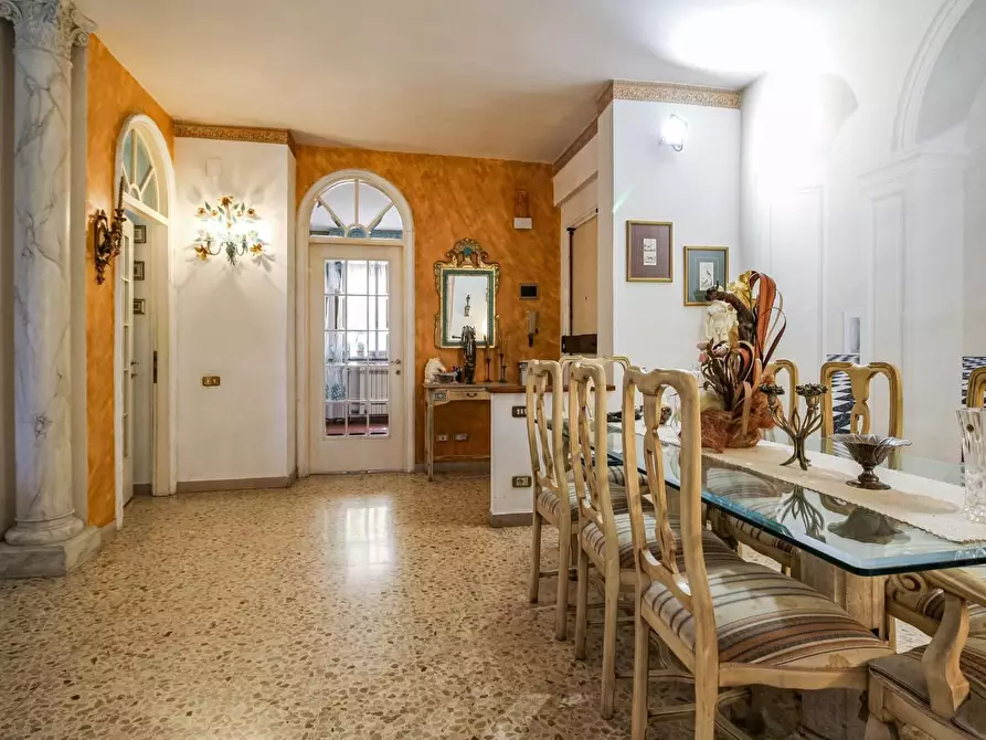 Immagine 11 di Appartamento in vendita  a Pisa