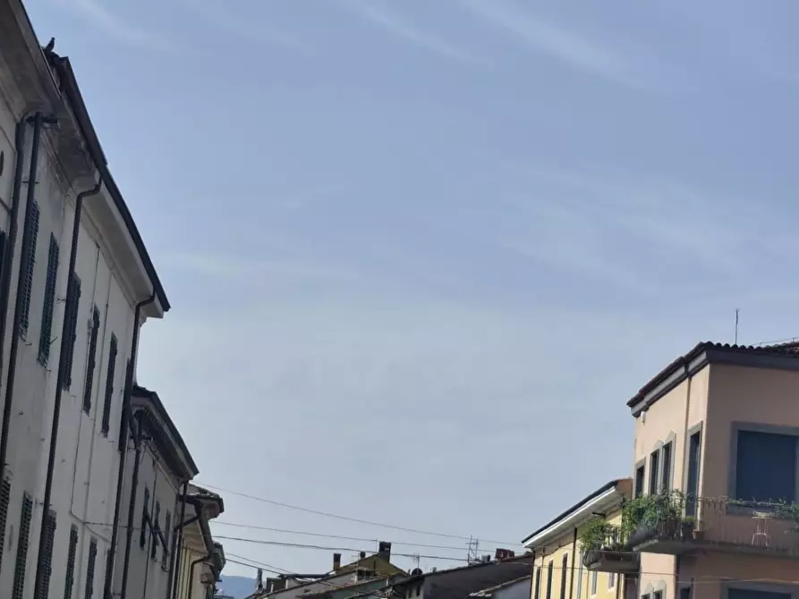 Immagine 5 di Appartamento in vendita  a Lucca
