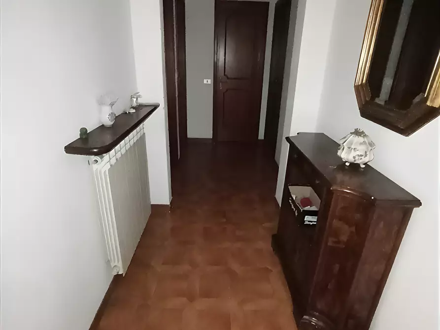 Immagine 2 di Porzione di casa in vendita  a Carrara
