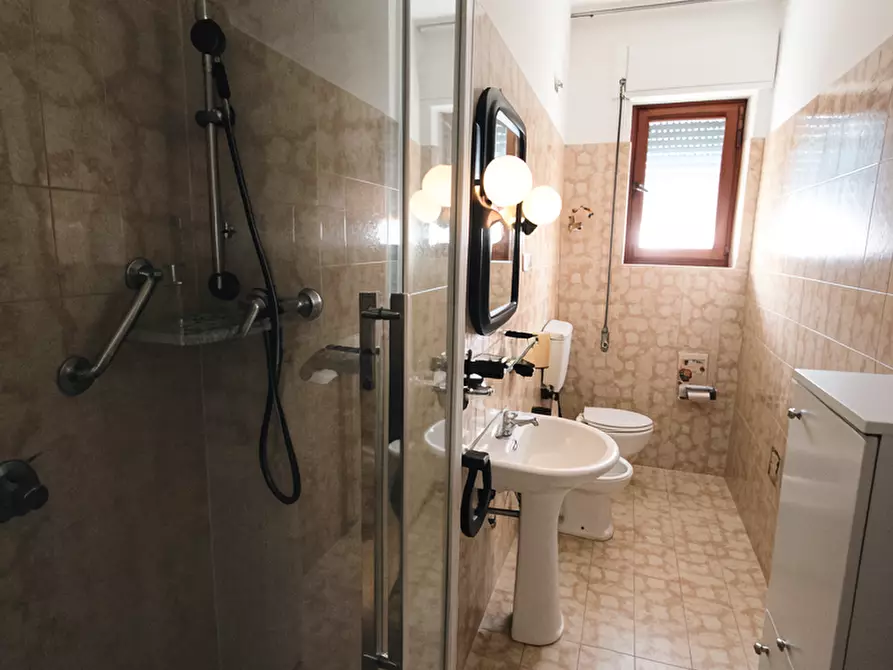Immagine 5 di Porzione di casa in vendita  a Carrara