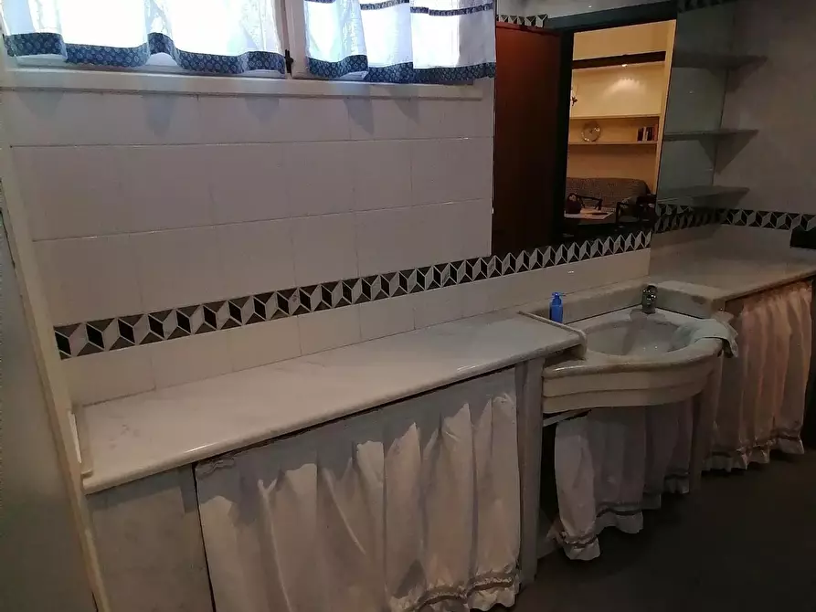 Immagine 15 di Villetta a schiera in affitto  a Lucca
