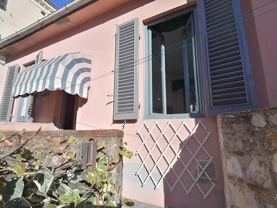 Immagine 1 di Villetta a schiera in affitto  a Lucca