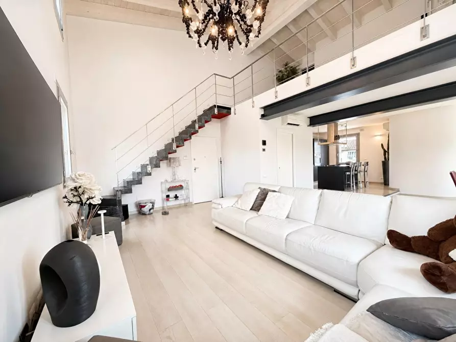 Immagine 23 di Loft/Open space in vendita  a Lucca
