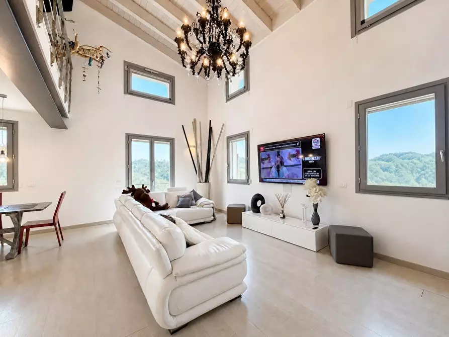 Immagine 4 di Loft/Open space in vendita  a Lucca