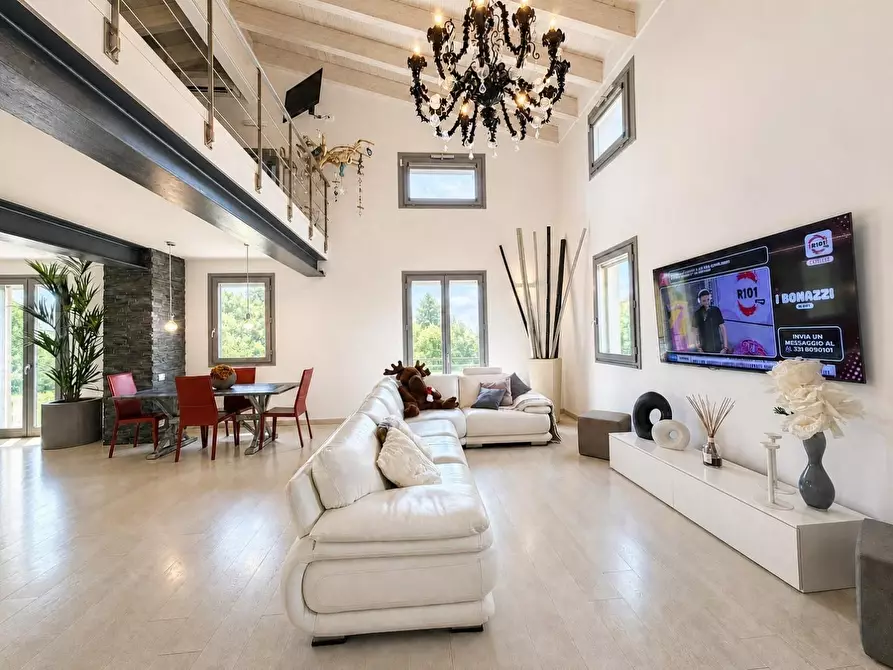 Immagine 1 di Loft/Open space in vendita  a Lucca