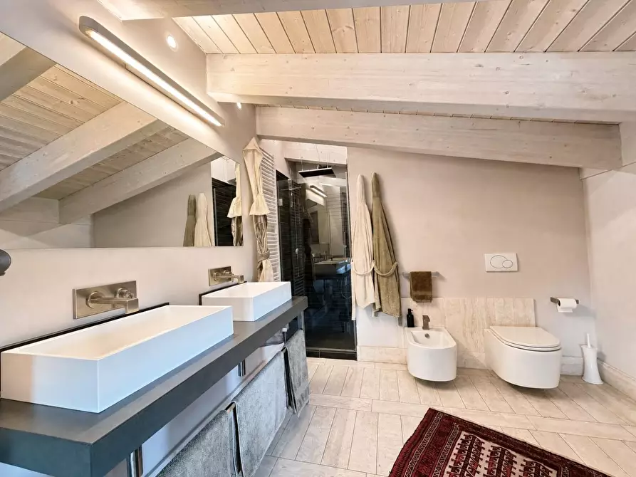 Immagine 17 di Loft/Open space in vendita  a Lucca