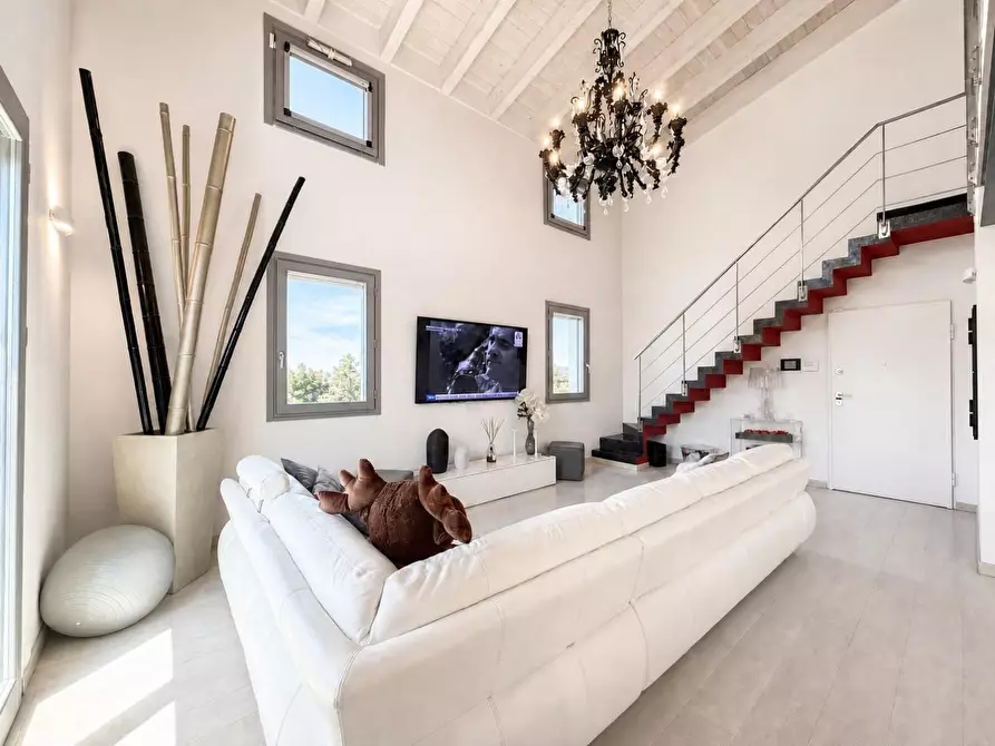 Immagine 5 di Loft/Open space in vendita  a Lucca