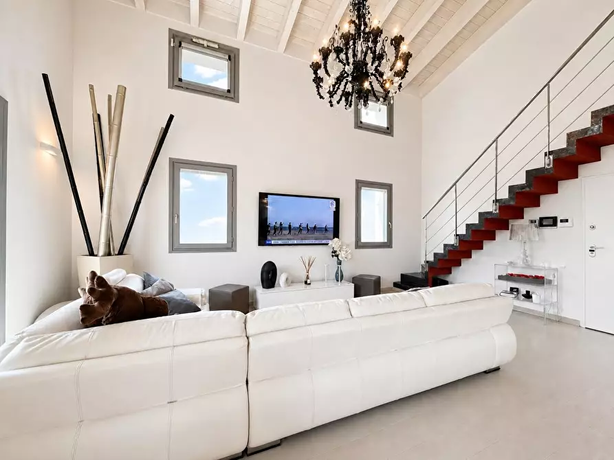 Immagine 25 di Loft/Open space in vendita  a Lucca