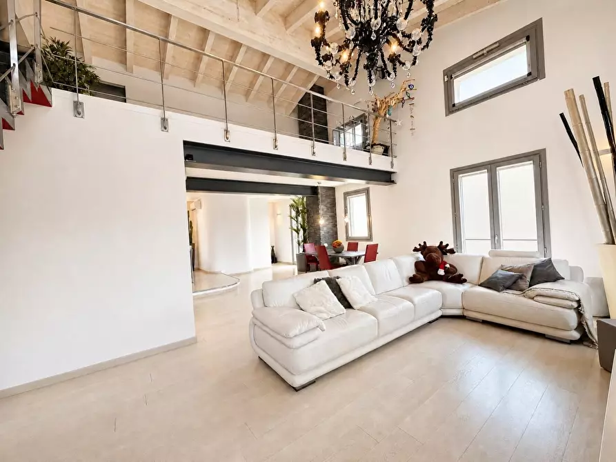 Immagine 24 di Loft/Open space in vendita  a Lucca