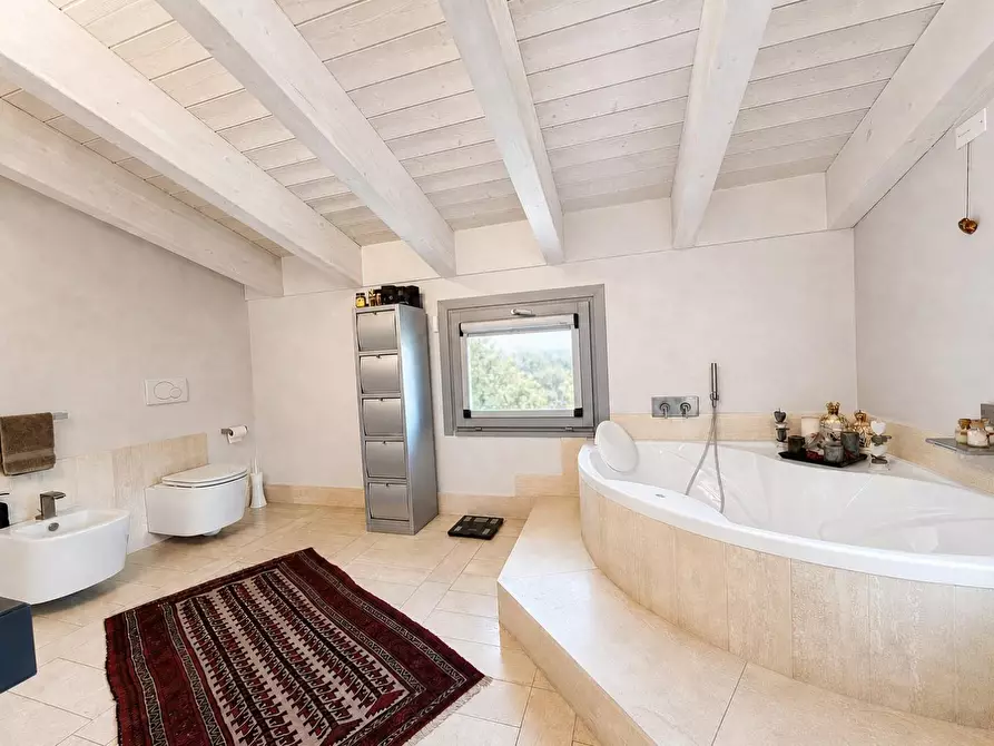 Immagine 31 di Loft/Open space in vendita  a Lucca