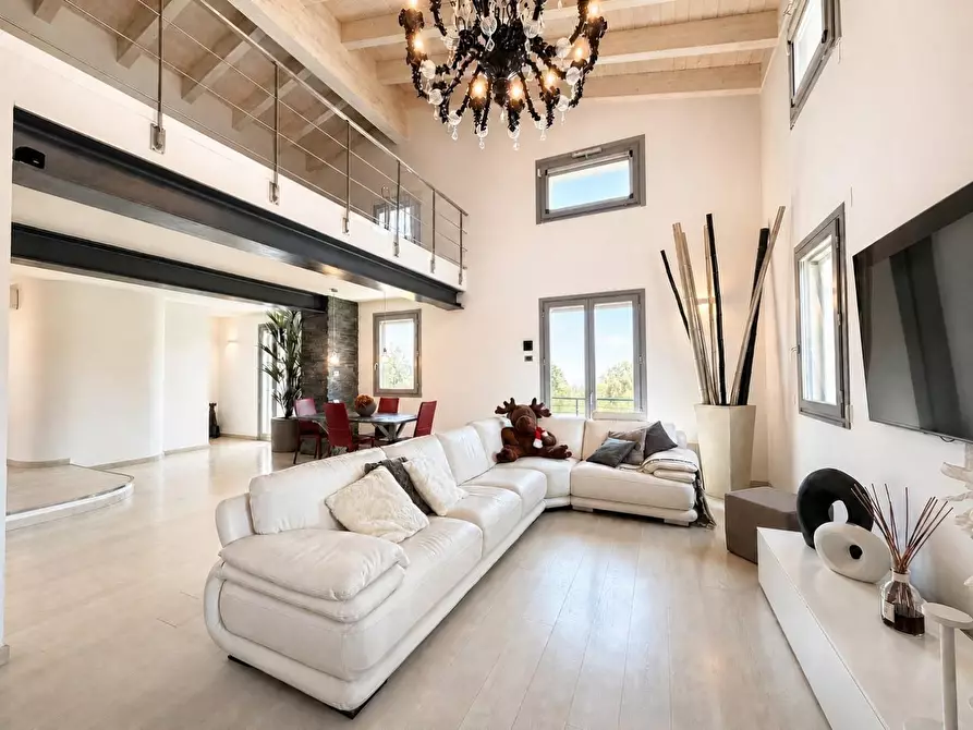 Immagine 3 di Loft/Open space in vendita  a Lucca