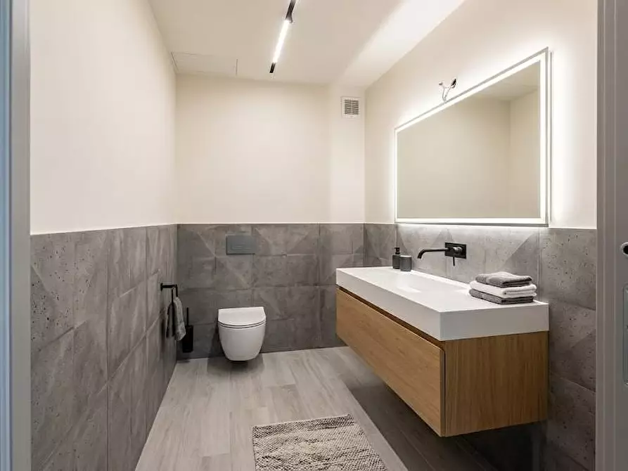 Immagine 10 di Casa trifamiliare in vendita  a Cascina