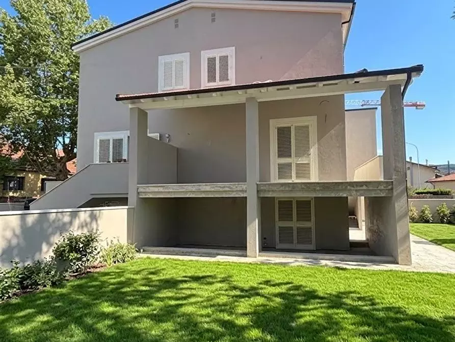 Immagine 3 di Casa trifamiliare in vendita  a Cascina
