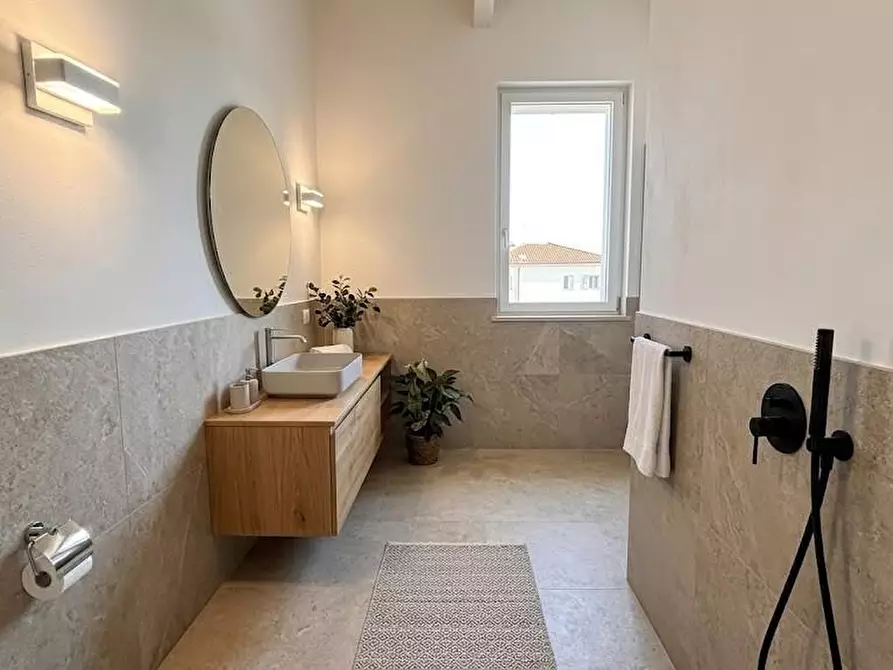 Immagine 9 di Casa trifamiliare in vendita  a Cascina