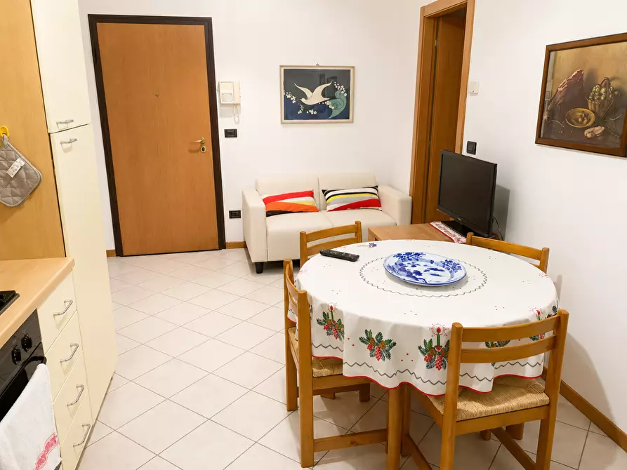 Immagine 2 di Appartamento in affitto  a Lucca