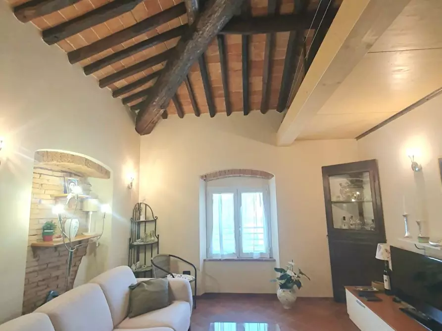 Immagine 3 di Appartamento in vendita  a Lucca