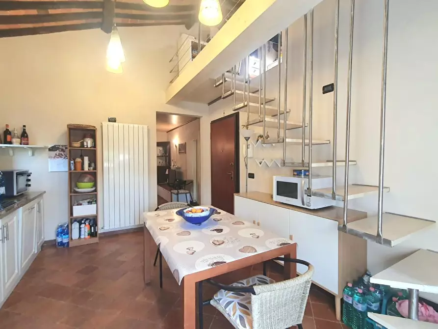 Immagine 22 di Appartamento in vendita  a Lucca