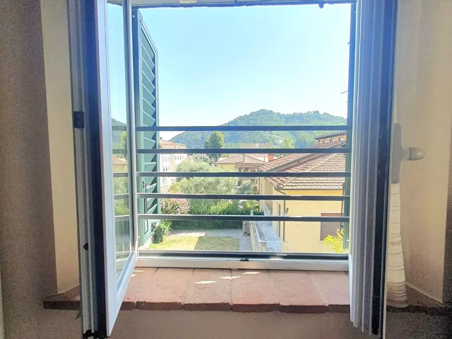 Immagine 39 di Appartamento in vendita  a Lucca