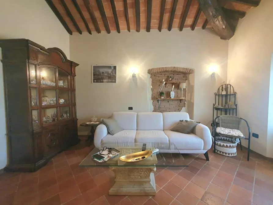 Immagine 10 di Appartamento in vendita  a Lucca