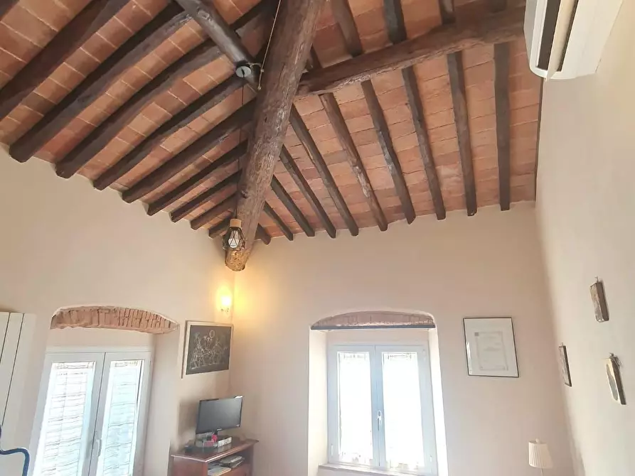 Immagine 41 di Appartamento in vendita  a Lucca