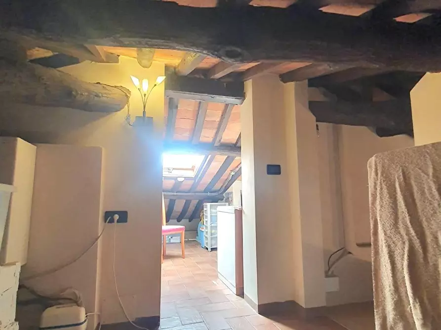 Immagine 60 di Appartamento in vendita  a Lucca