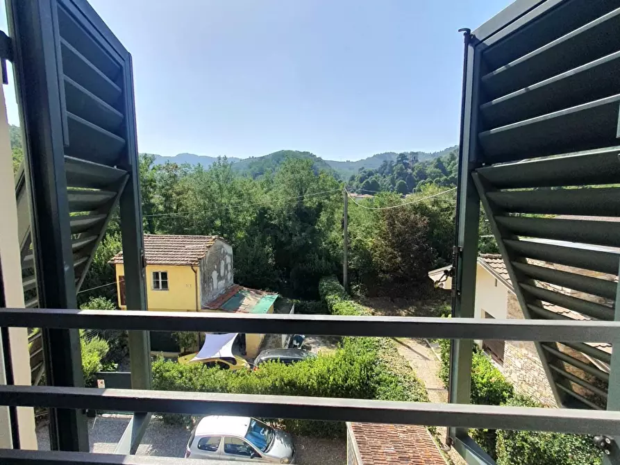 Immagine 13 di Appartamento in vendita  a Lucca