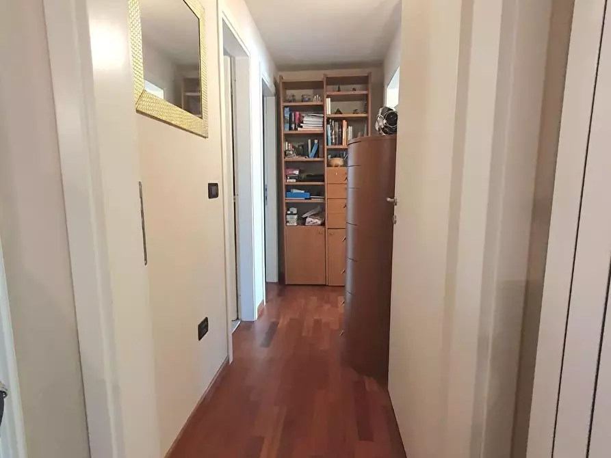 Immagine 26 di Appartamento in vendita  a Lucca