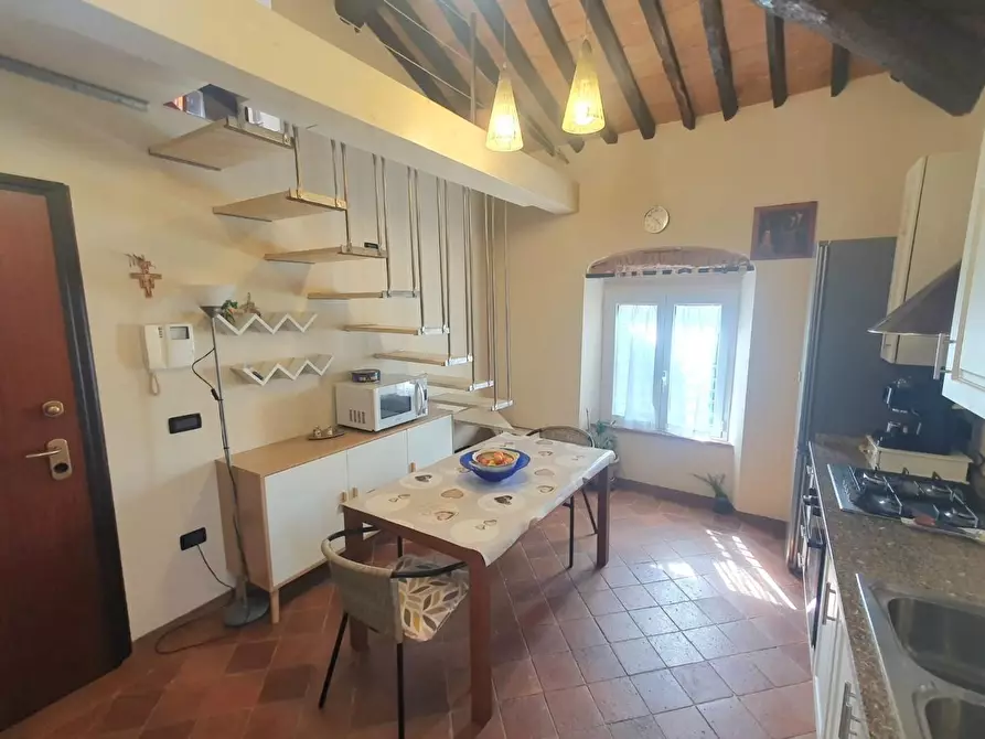 Immagine 23 di Appartamento in vendita  a Lucca