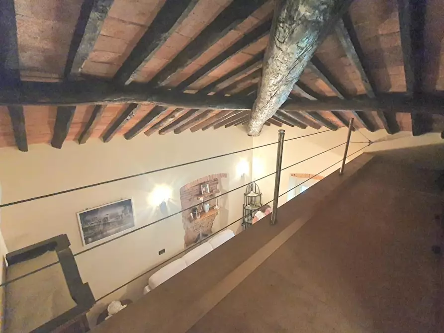 Immagine 59 di Appartamento in vendita  a Lucca