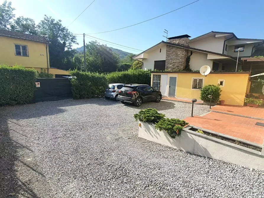 Immagine 67 di Appartamento in vendita  a Lucca