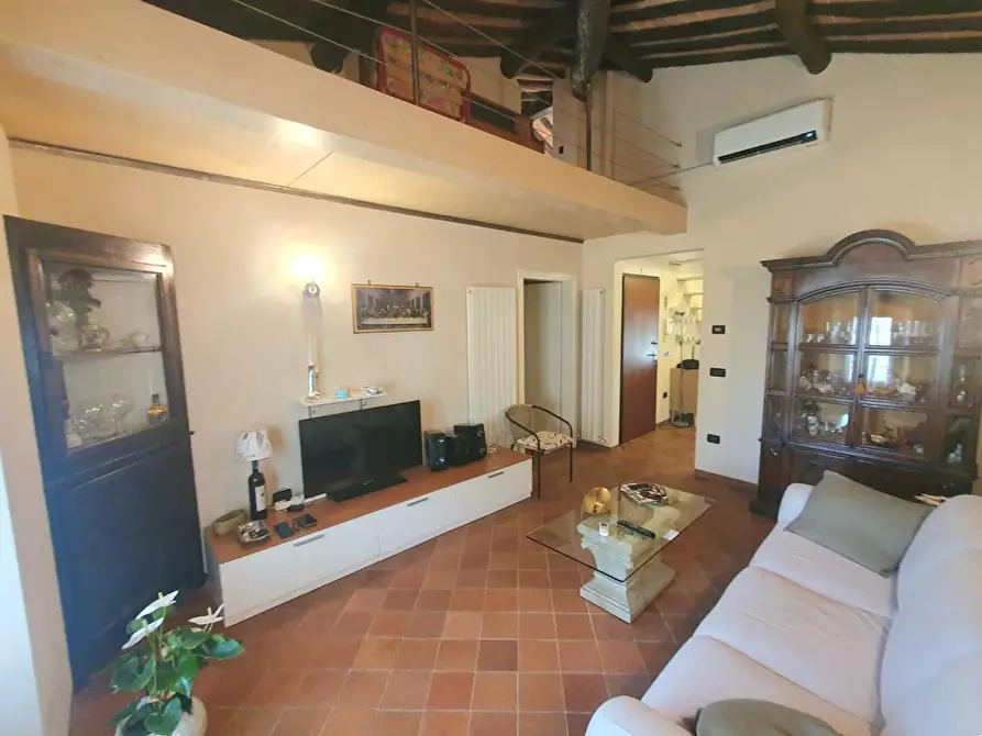 Immagine 6 di Appartamento in vendita  a Lucca