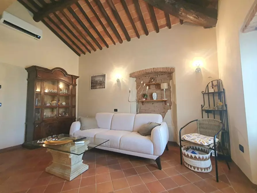 Immagine 2 di Appartamento in vendita  a Lucca