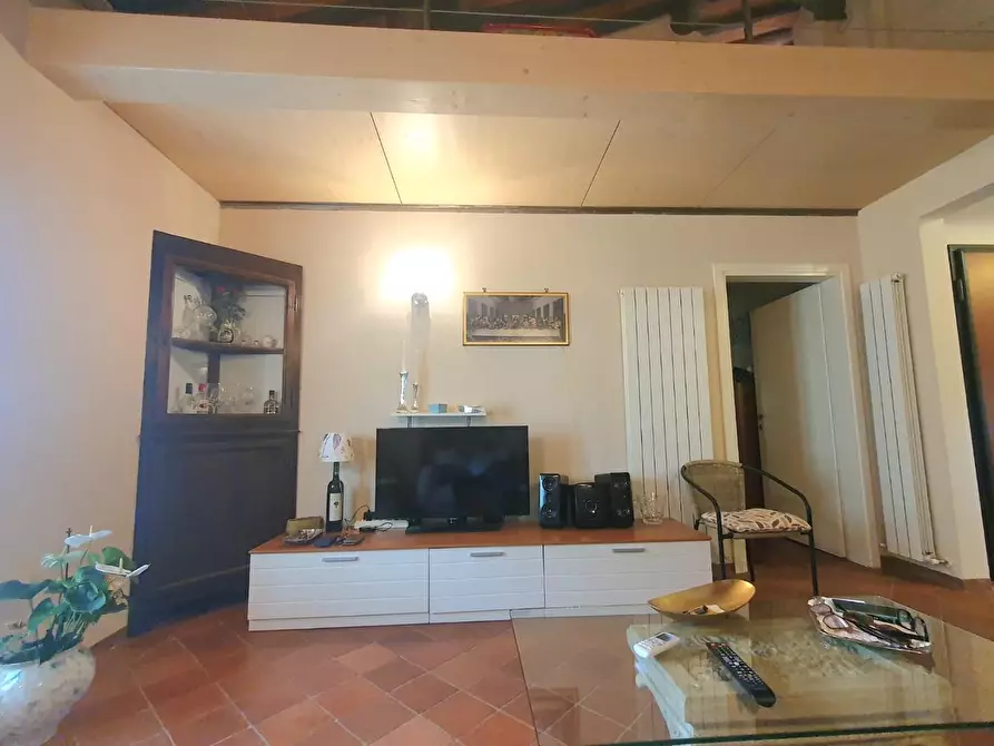 Immagine 4 di Appartamento in vendita  a Lucca