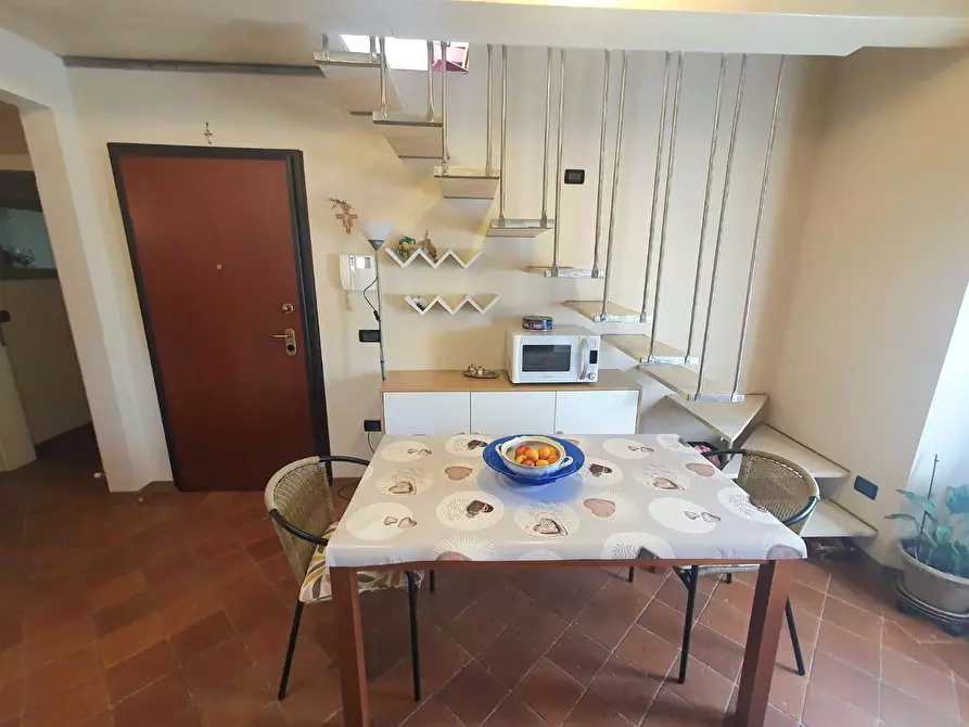 Immagine 21 di Appartamento in vendita  a Lucca