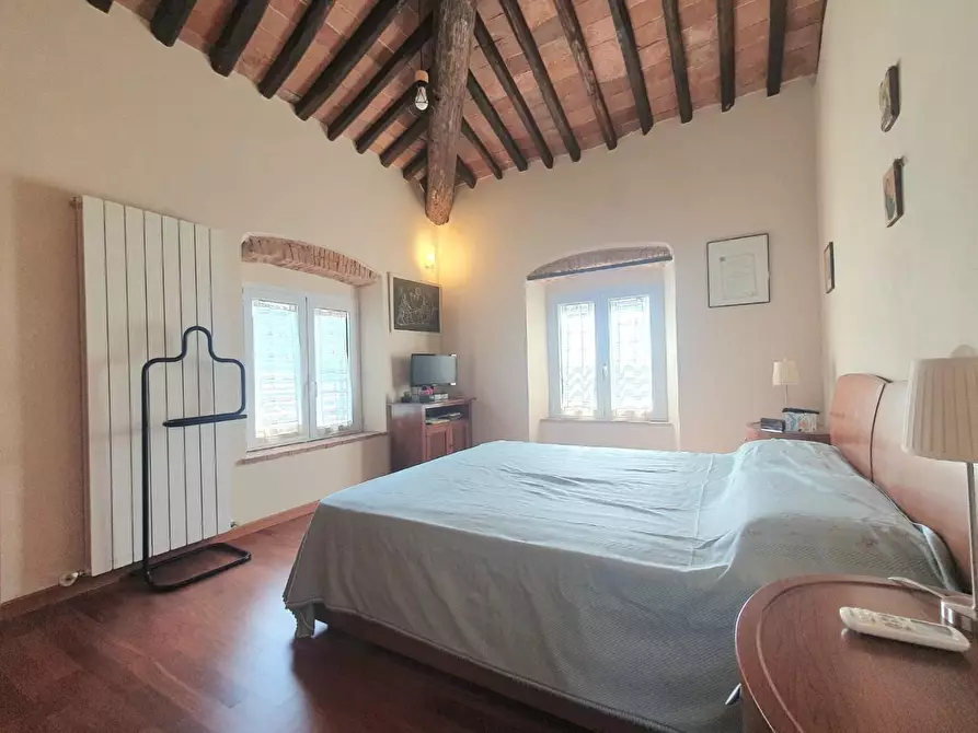Immagine 35 di Appartamento in vendita  a Lucca