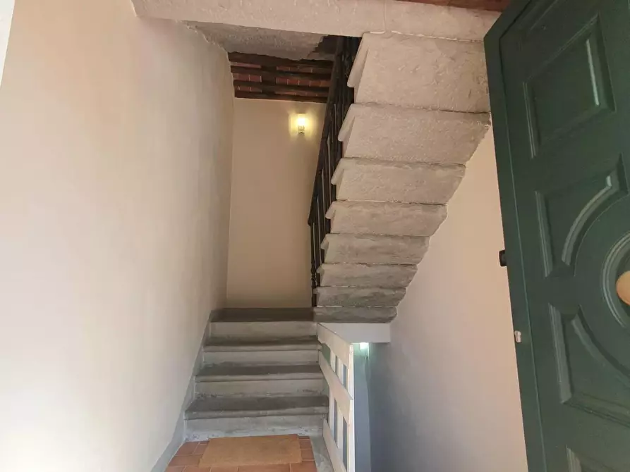 Immagine 61 di Appartamento in vendita  a Lucca
