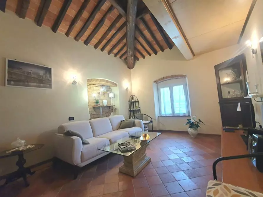 Immagine 1 di Appartamento in vendita  a Lucca